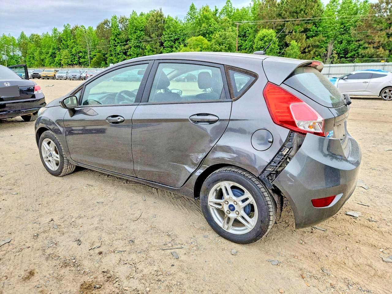 2019 FORD FIESTA SE photo 4