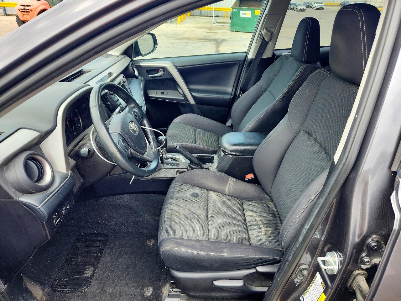 2018 TOYOTA RAV4 XLE photo 13