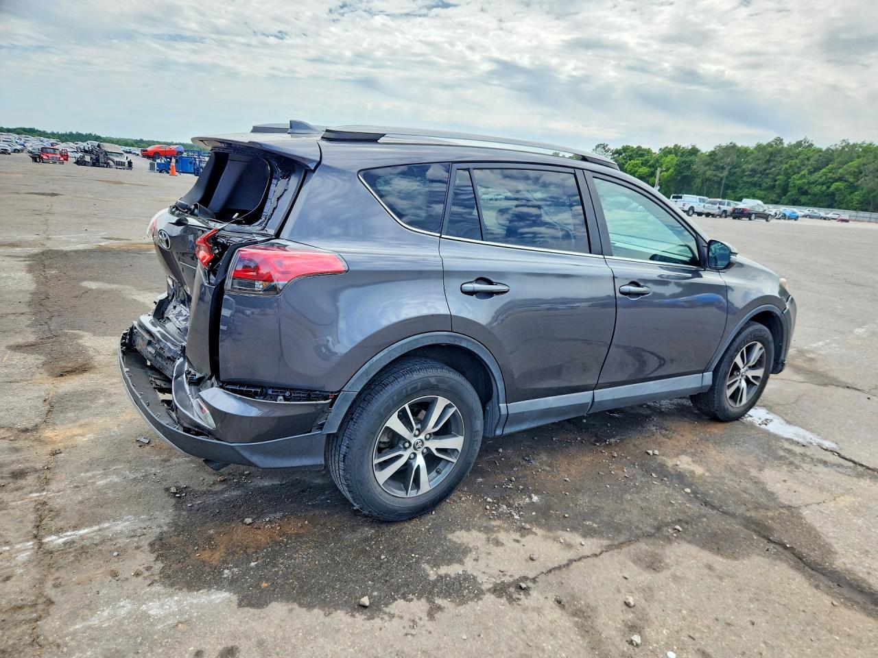 2018 TOYOTA RAV4 XLE photo 5