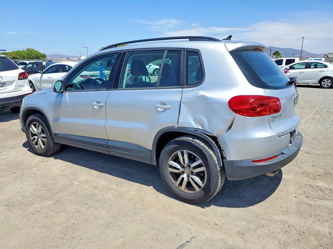 2017 VOLKSWAGEN TIGUAN S photo 3