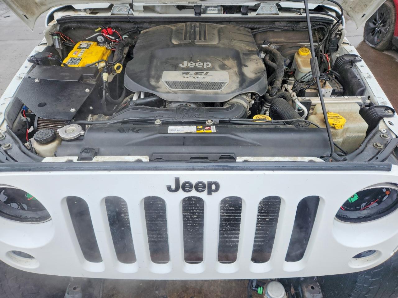2012 JEEP WRANGLER UNLIMITED SAHARA photo 34