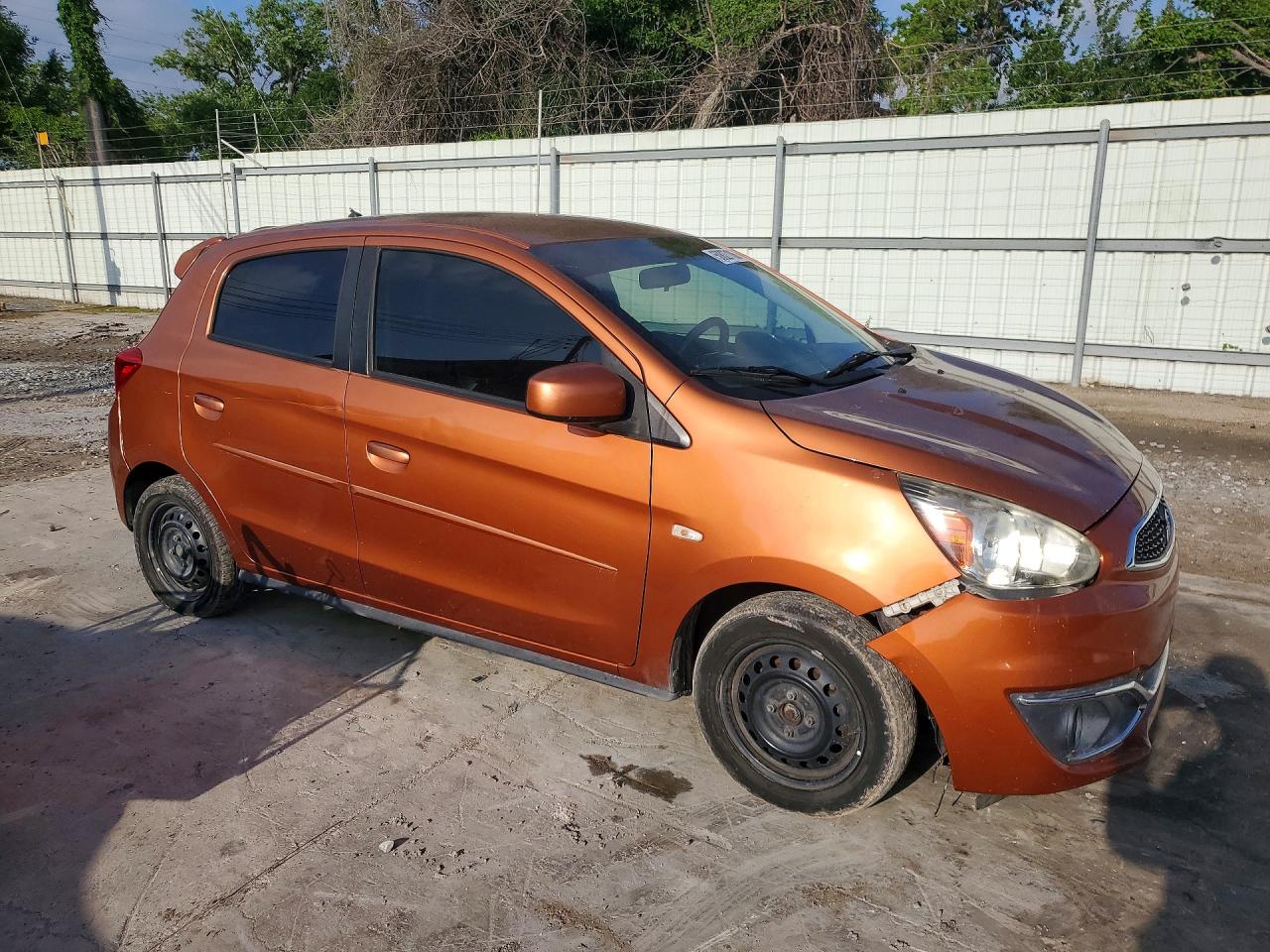 2017 MITSUBISHI MIRAGE photo 4