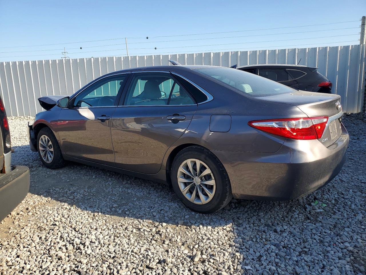 2016 TOYOTA CAMRY LE photo 5