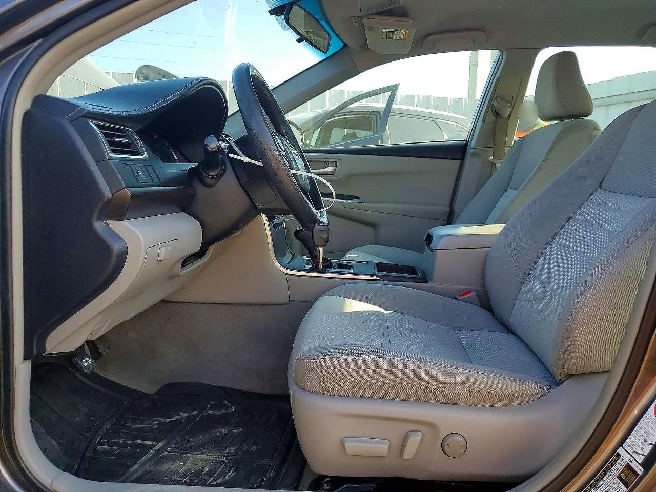 2016 TOYOTA CAMRY LE photo 25