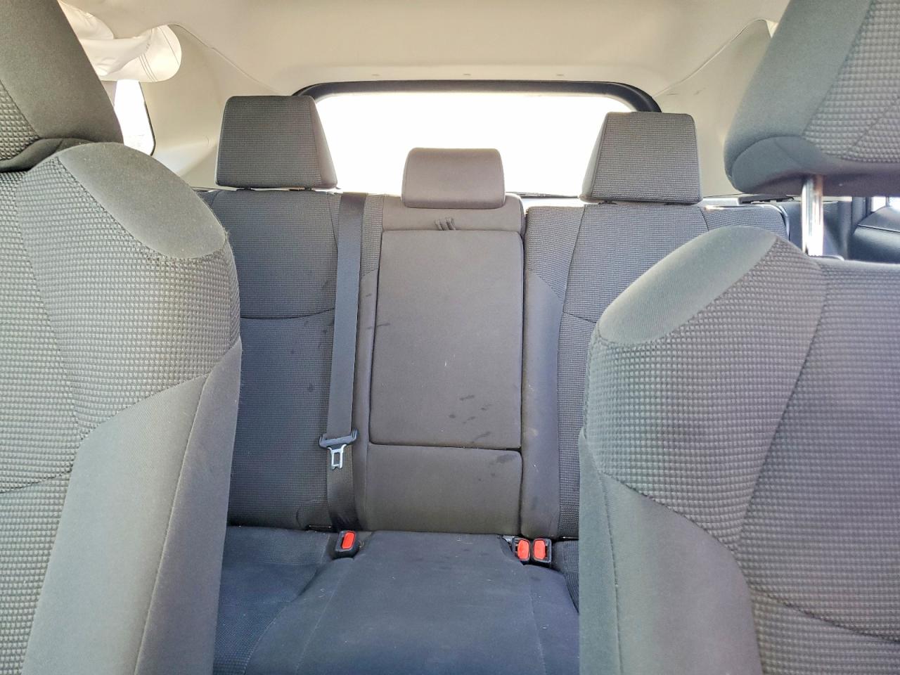 2021 TOYOTA RAV4 LE photo 19