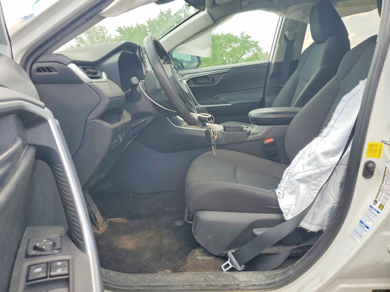 2021 TOYOTA RAV4 LE photo 13