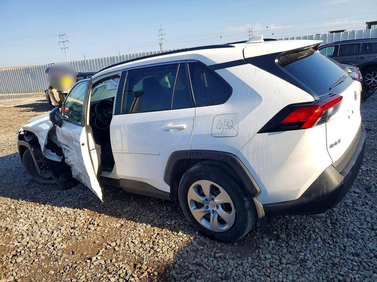 2021 TOYOTA RAV4 LE photo 3