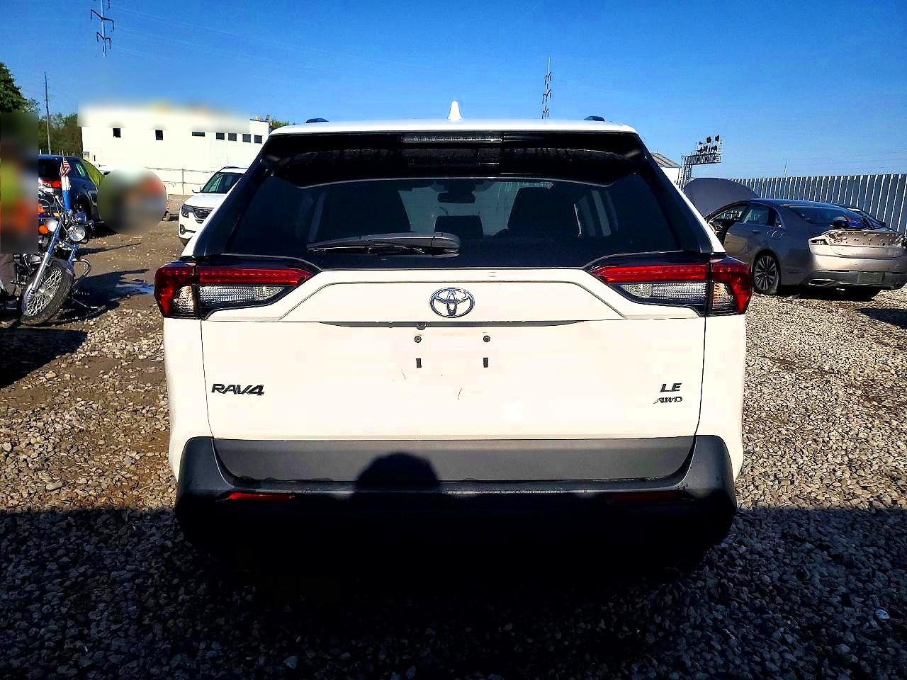 2021 TOYOTA RAV4 LE photo 11