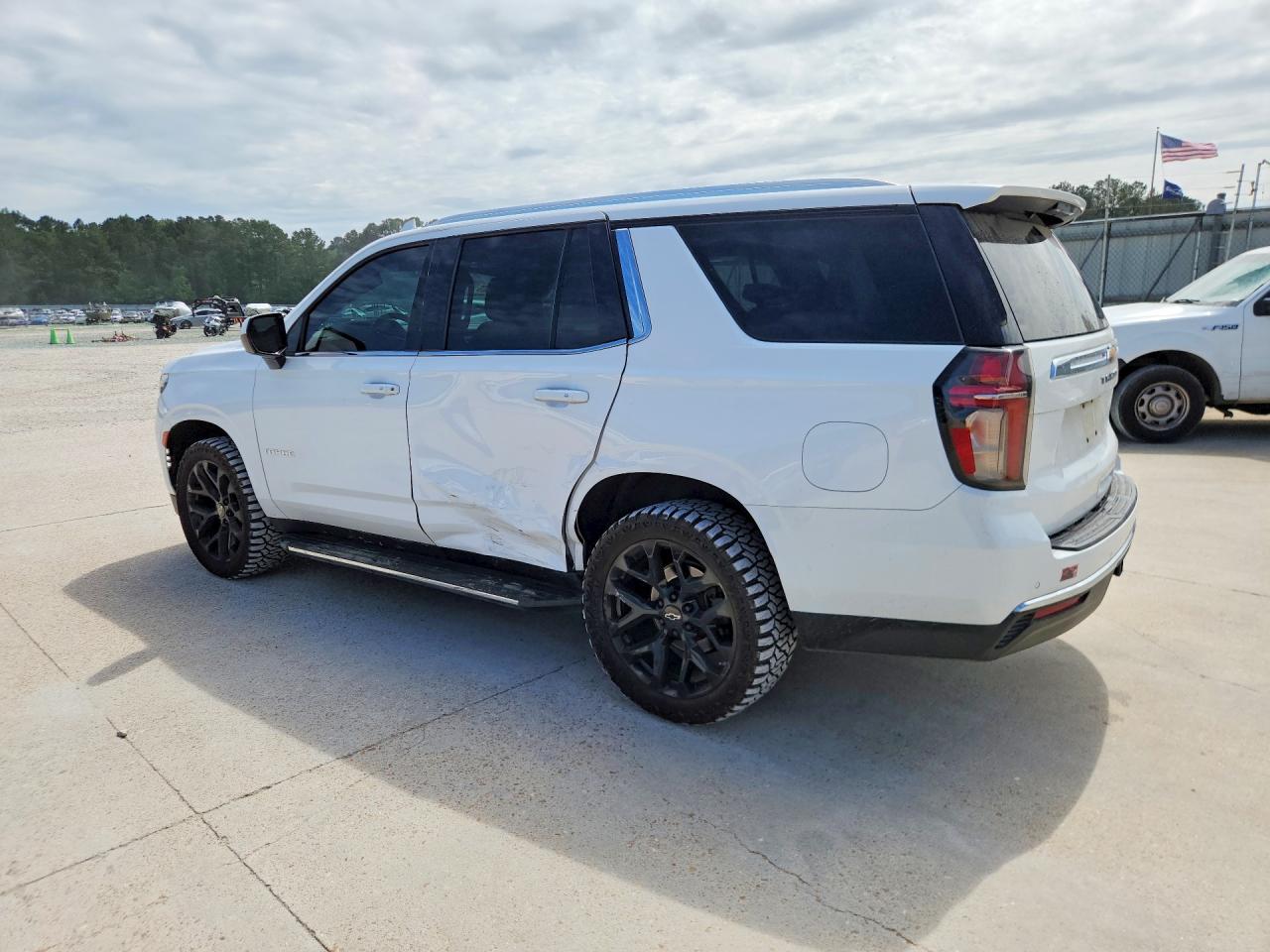 2021 CHEVROLET TAHOE C1500 LT photo 3