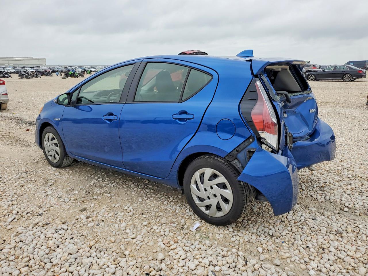 2015 TOYOTA PRIUS C TWO photo 3