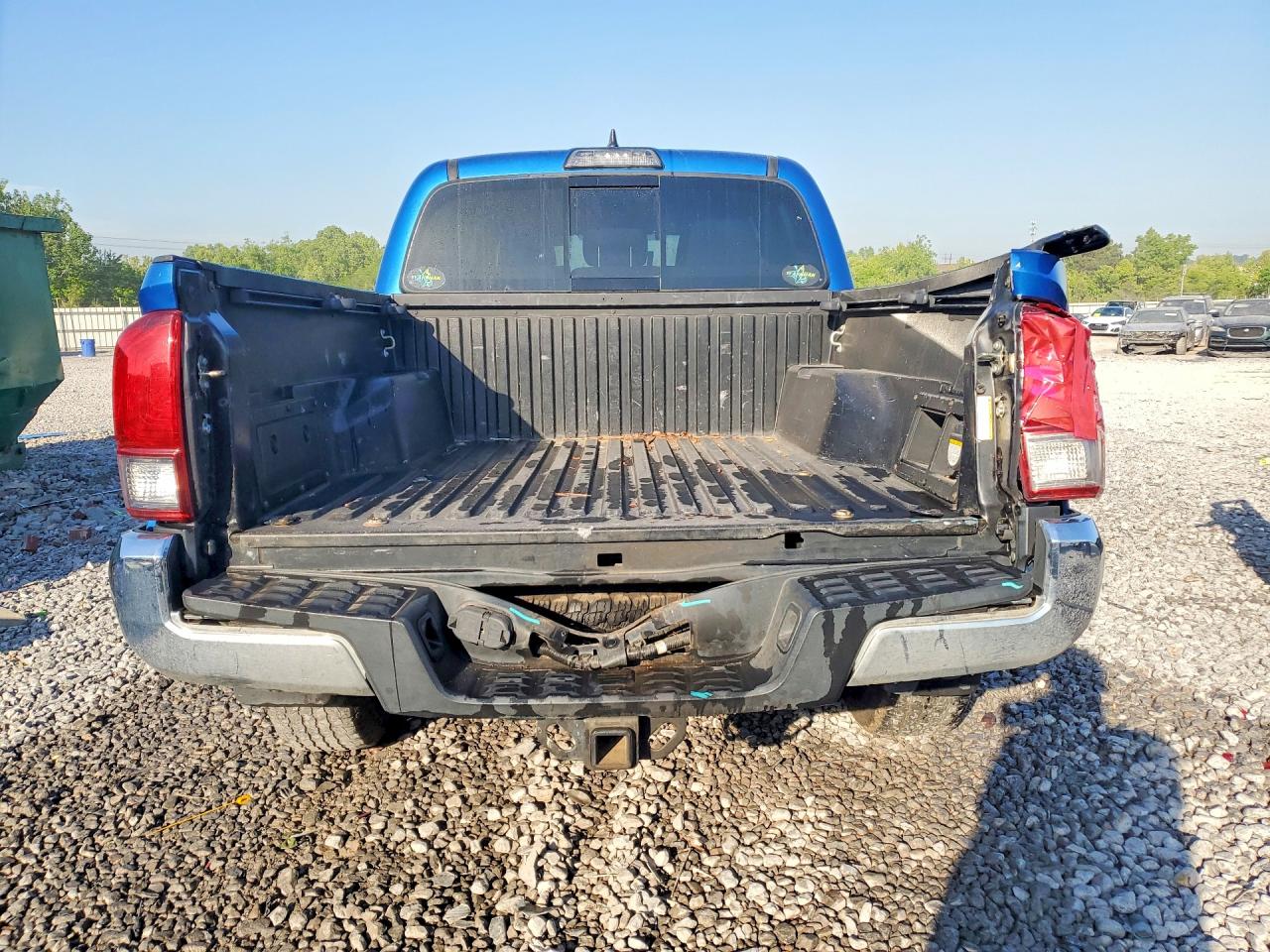 2017 TOYOTA TACOMA TRD OFF-ROAD photo 11