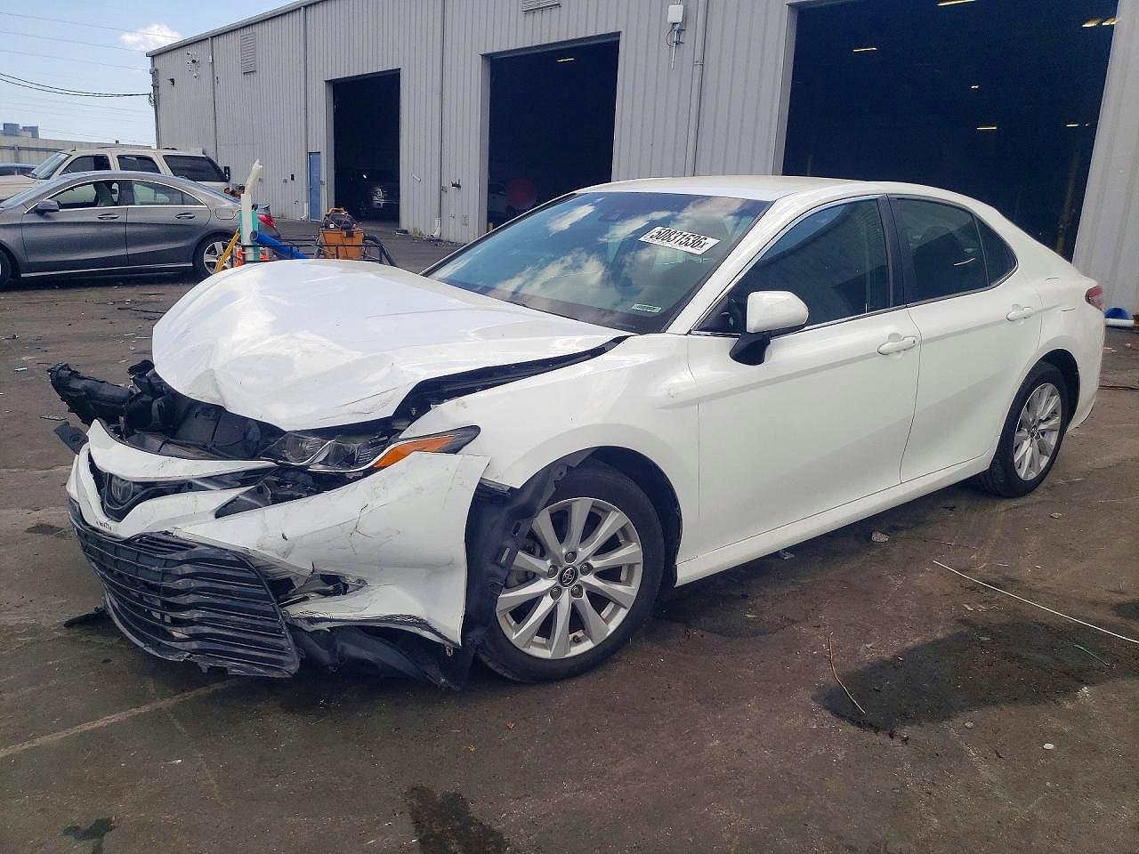 2018 TOYOTA CAMRY