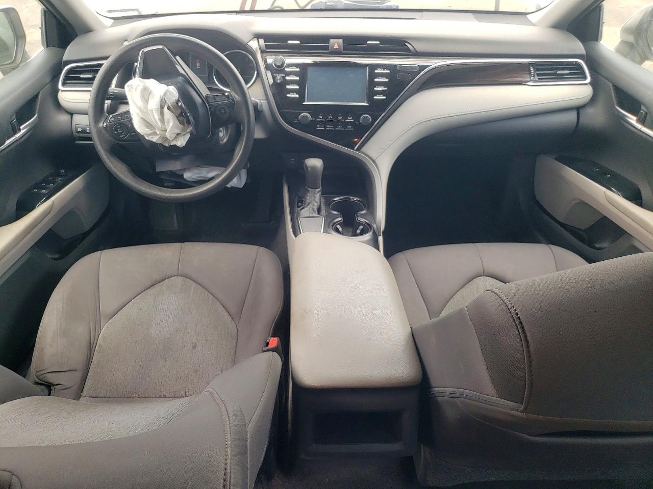 2018 TOYOTA CAMRY LE photo 22