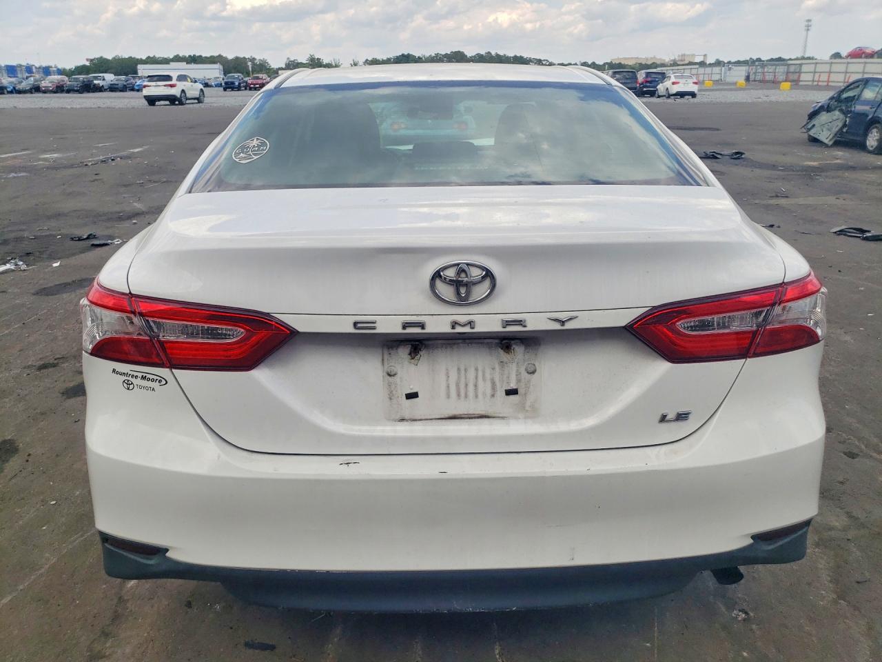 2018 TOYOTA CAMRY LE photo 16