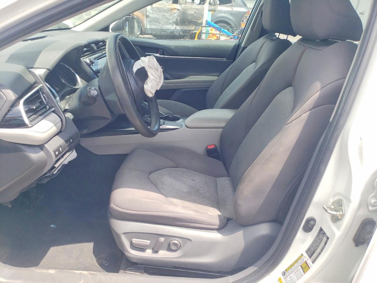 2018 TOYOTA CAMRY LE photo 19