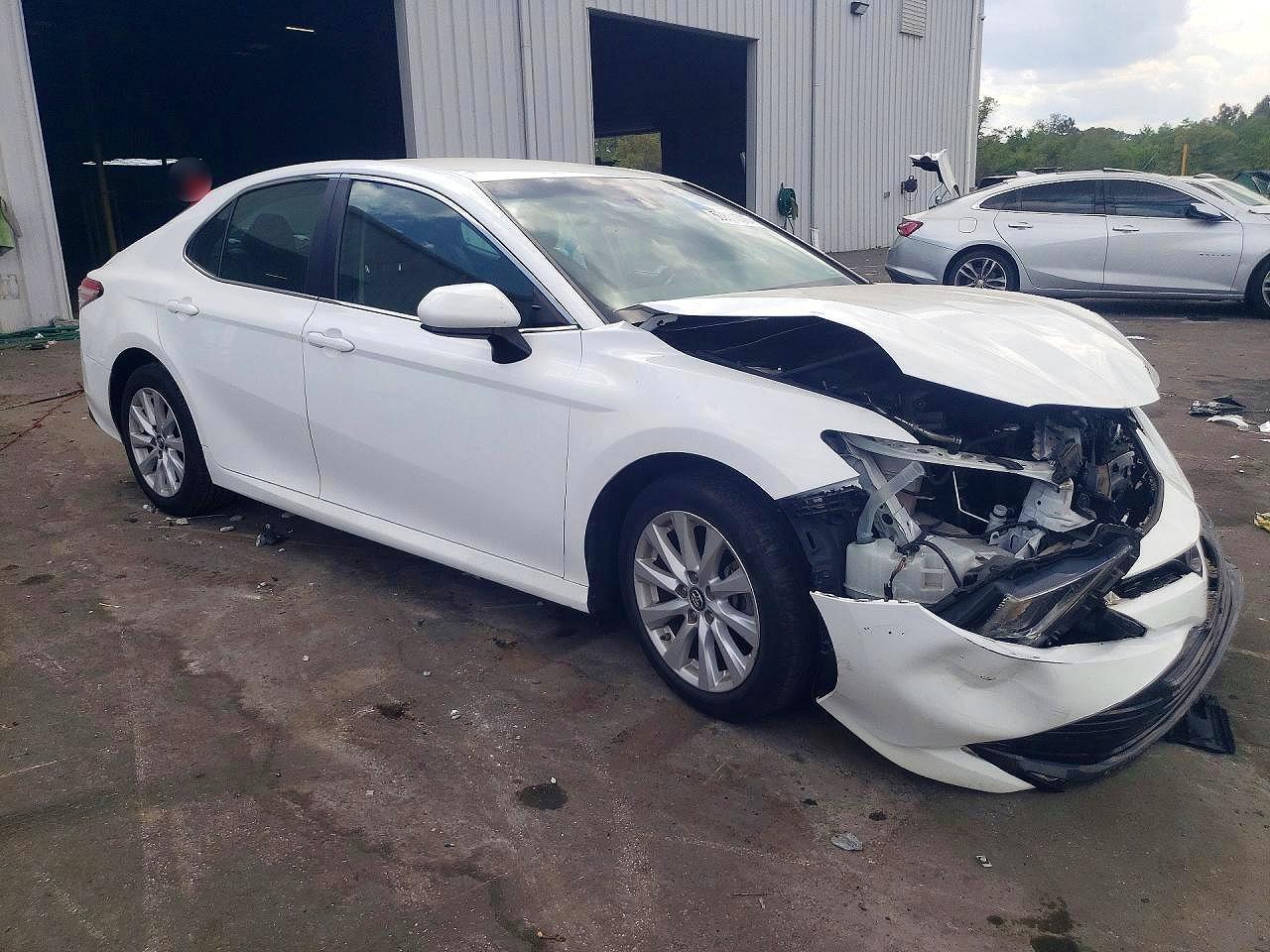 2018 TOYOTA CAMRY LE photo 10