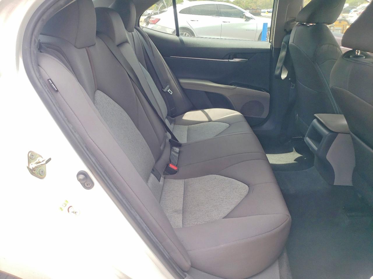 2018 TOYOTA CAMRY LE photo 28