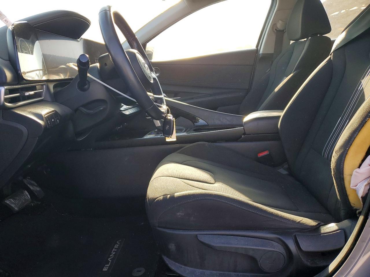 2023 HYUNDAI ELANTRA SEL photo 7