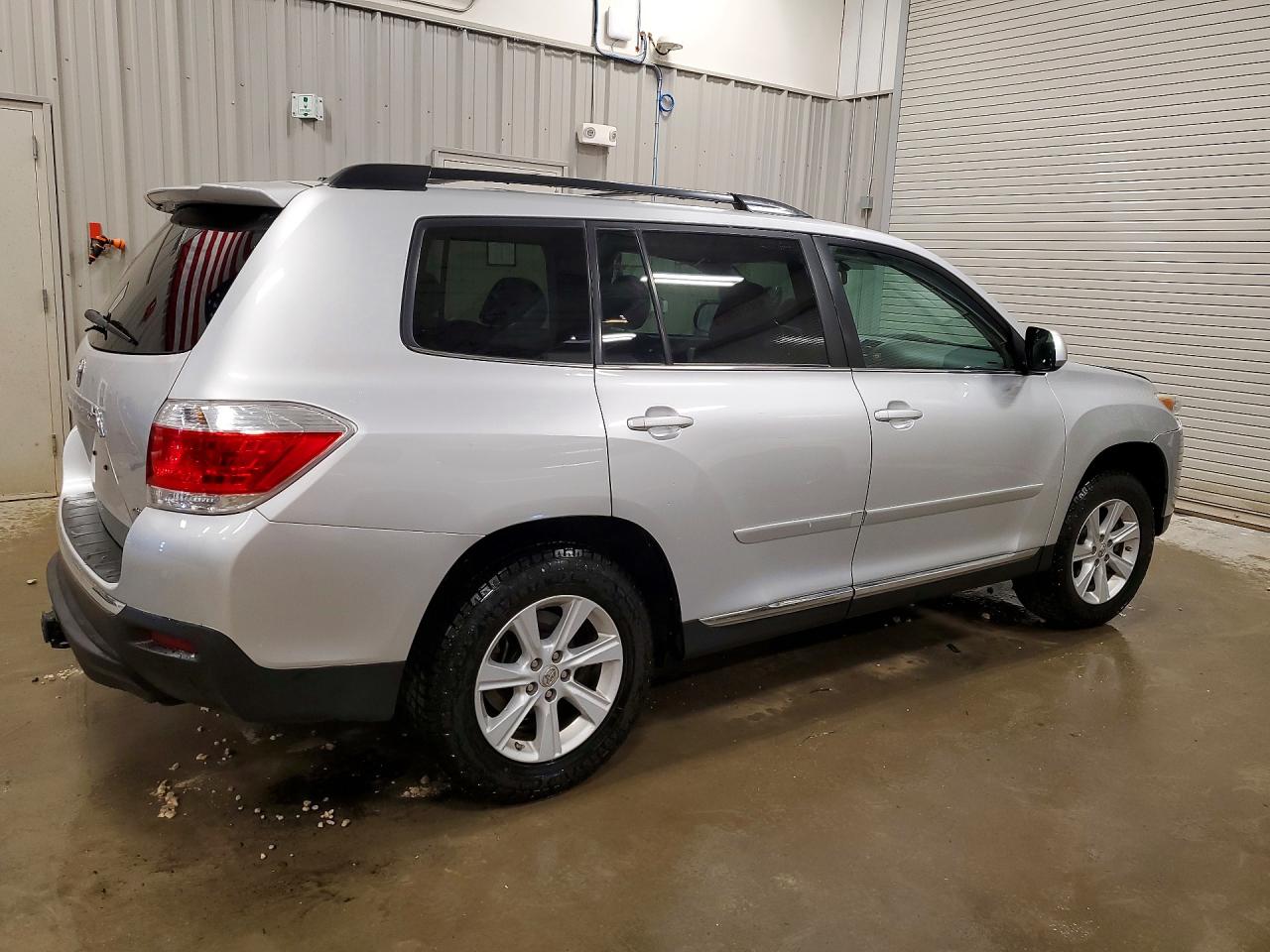 2011 TOYOTA HIGHLANDER SE photo 7