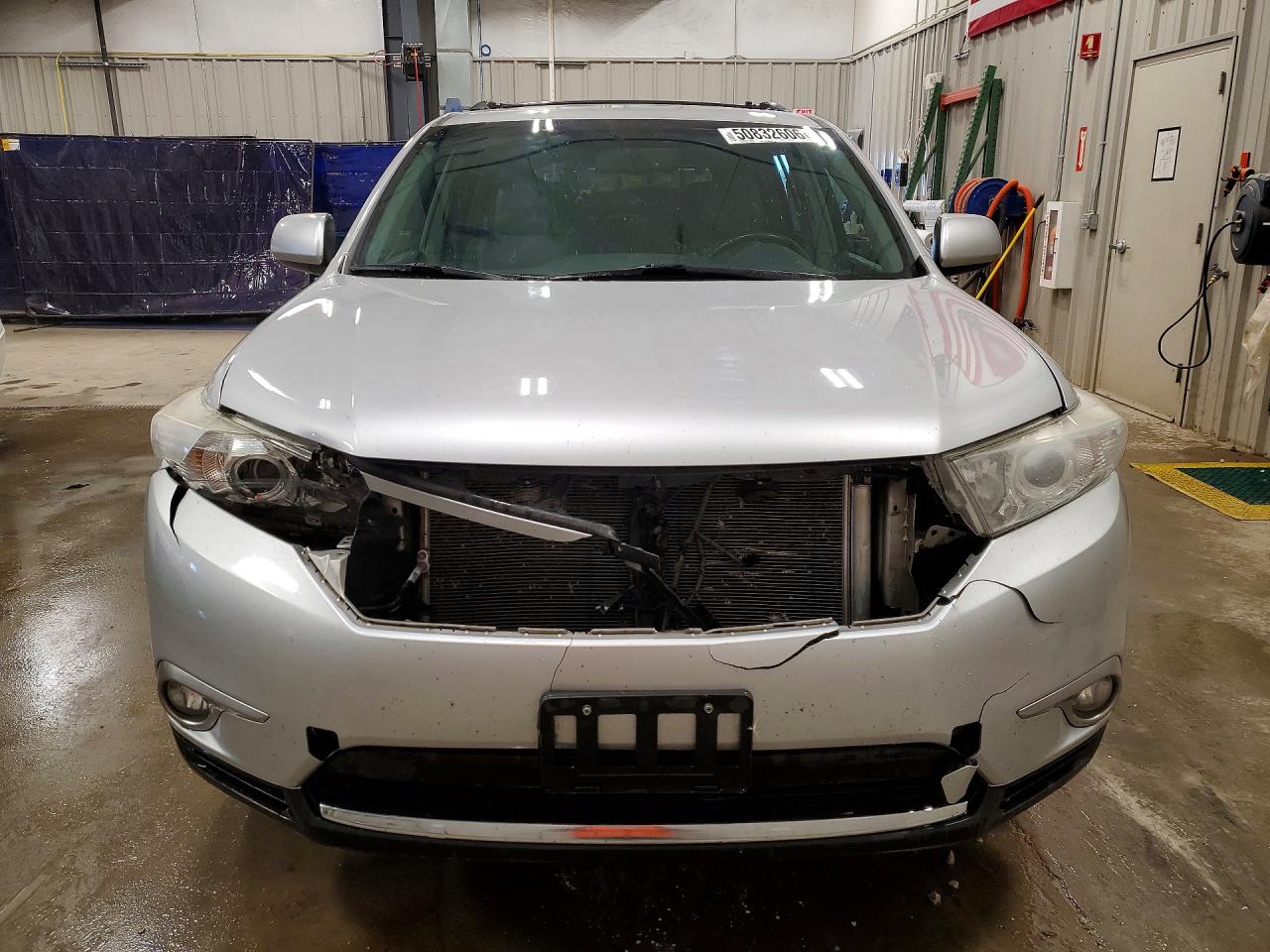 2011 TOYOTA HIGHLANDER SE photo 13