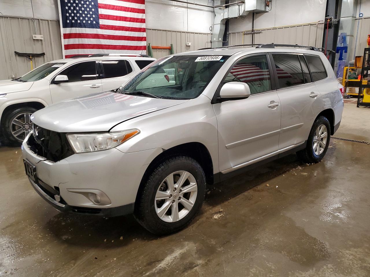 2011 TOYOTA HIGHLANDER