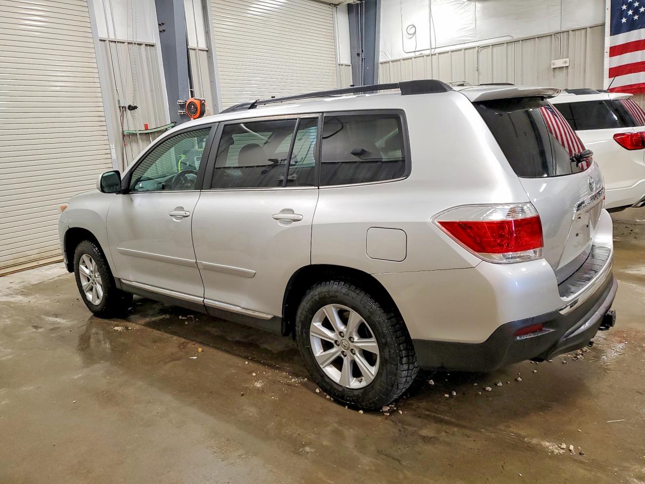 2011 TOYOTA HIGHLANDER SE photo 4