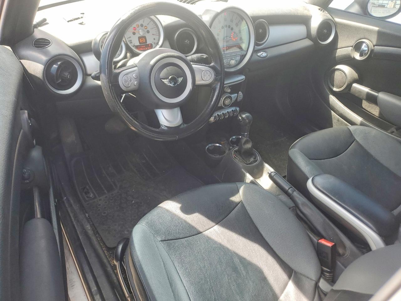 2010 MINI COOPER photo 15