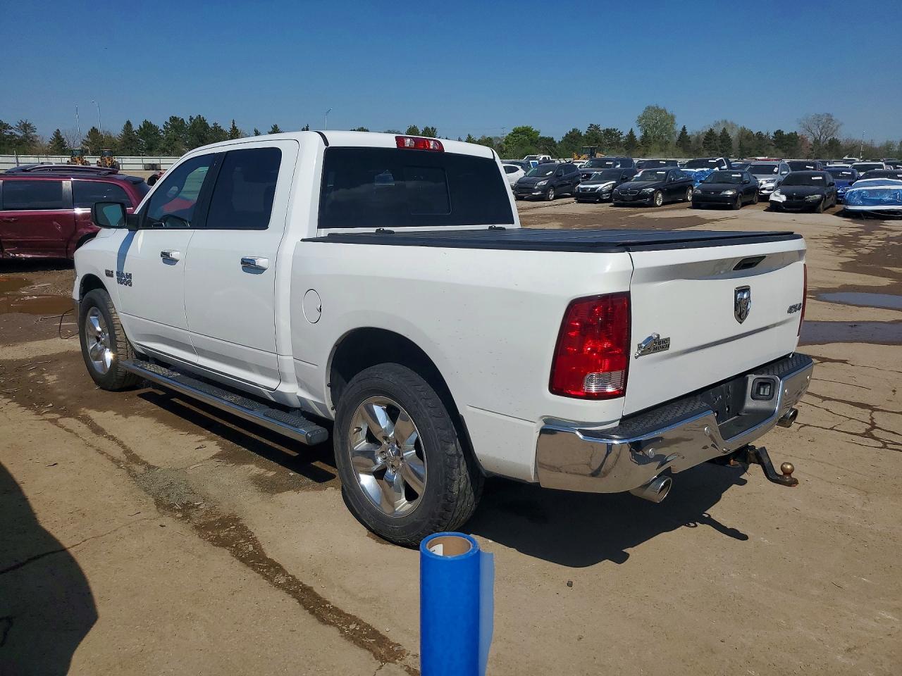 2017 RAM 1500 SLT photo 3