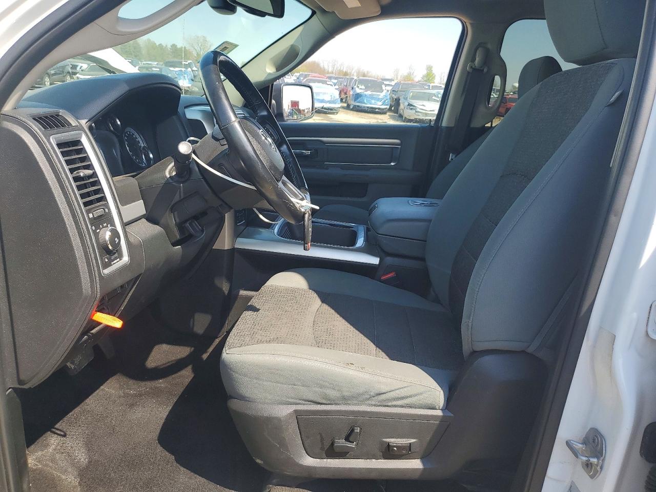 2017 RAM 1500 SLT photo 13