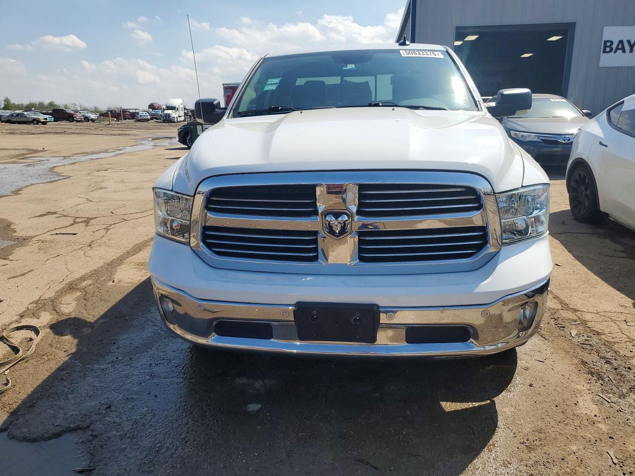 2017 RAM 1500 SLT photo 9
