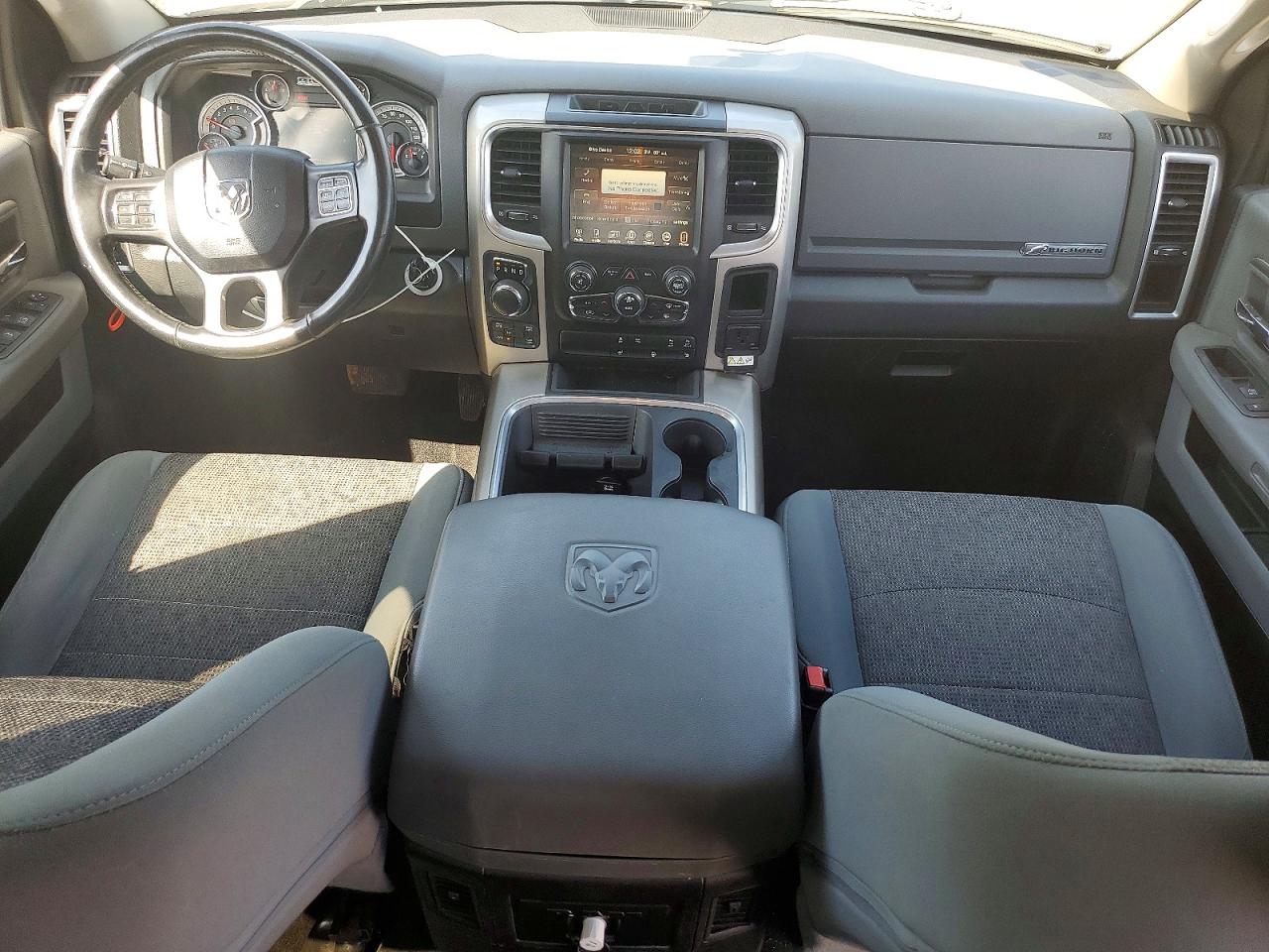 2017 RAM 1500 SLT photo 15