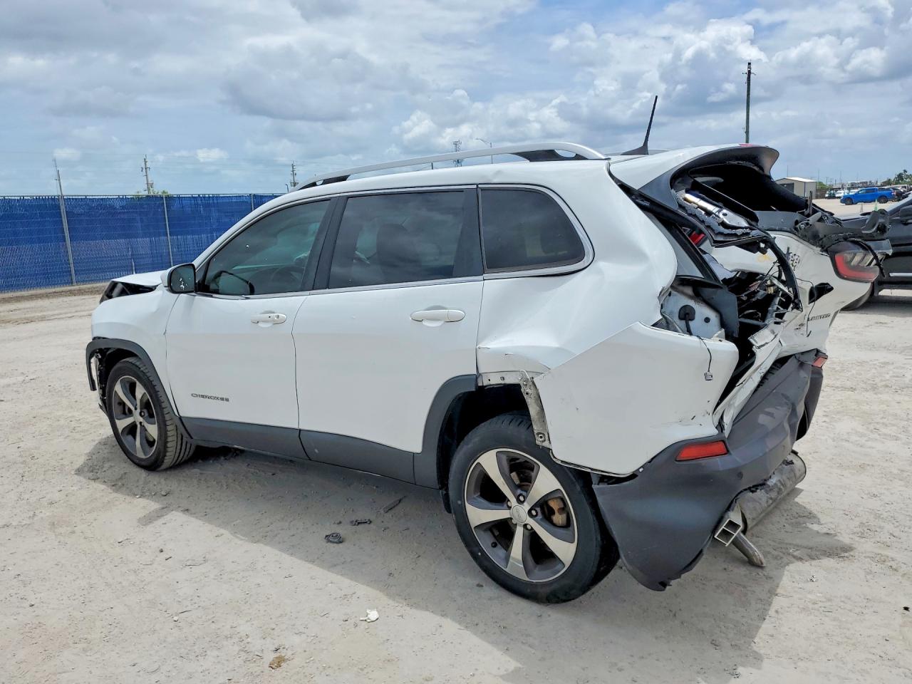2019 JEEP CHEROKEE LIMITED photo 2
