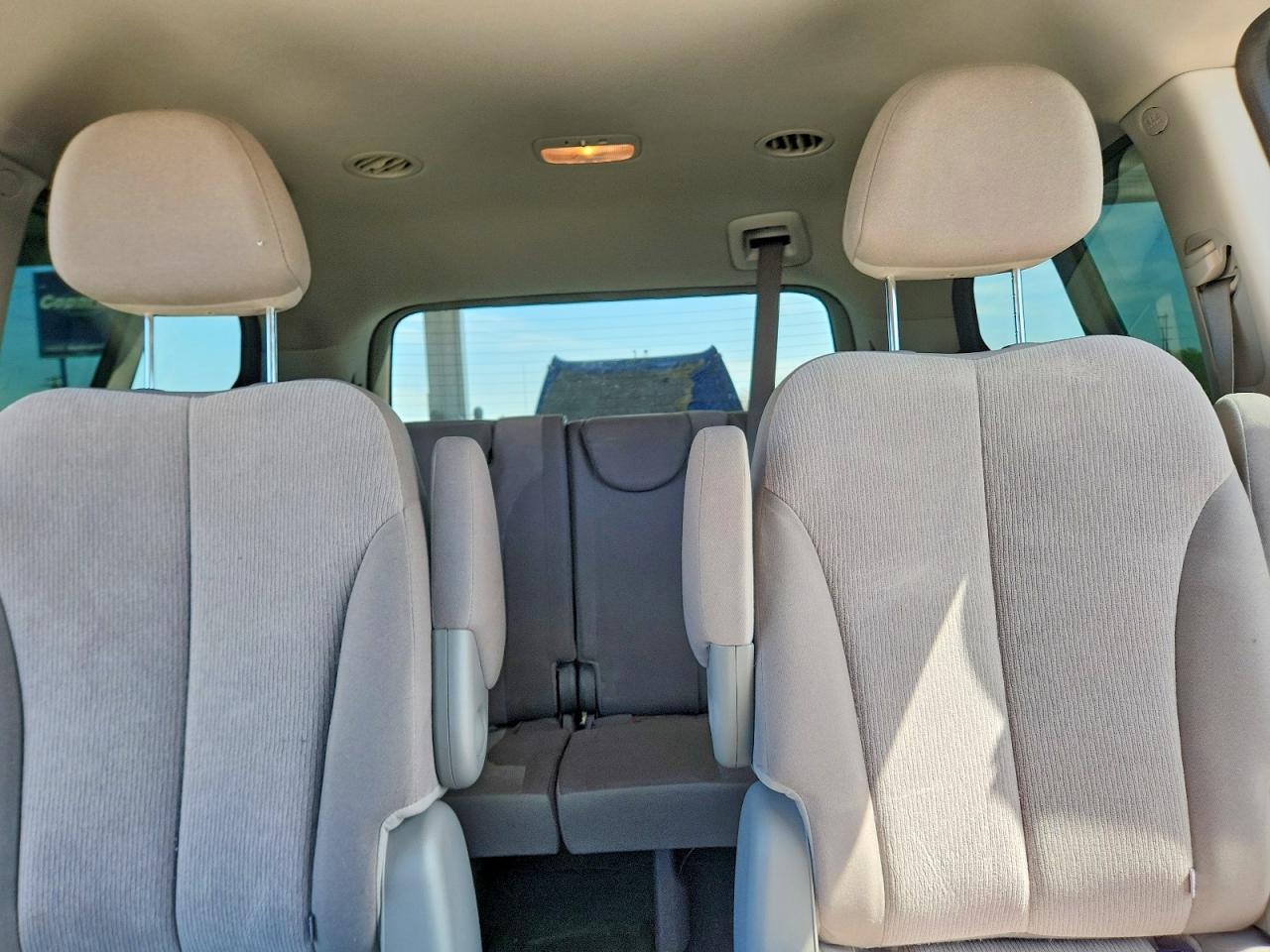 2012 KIA SEDONA LX photo 19
