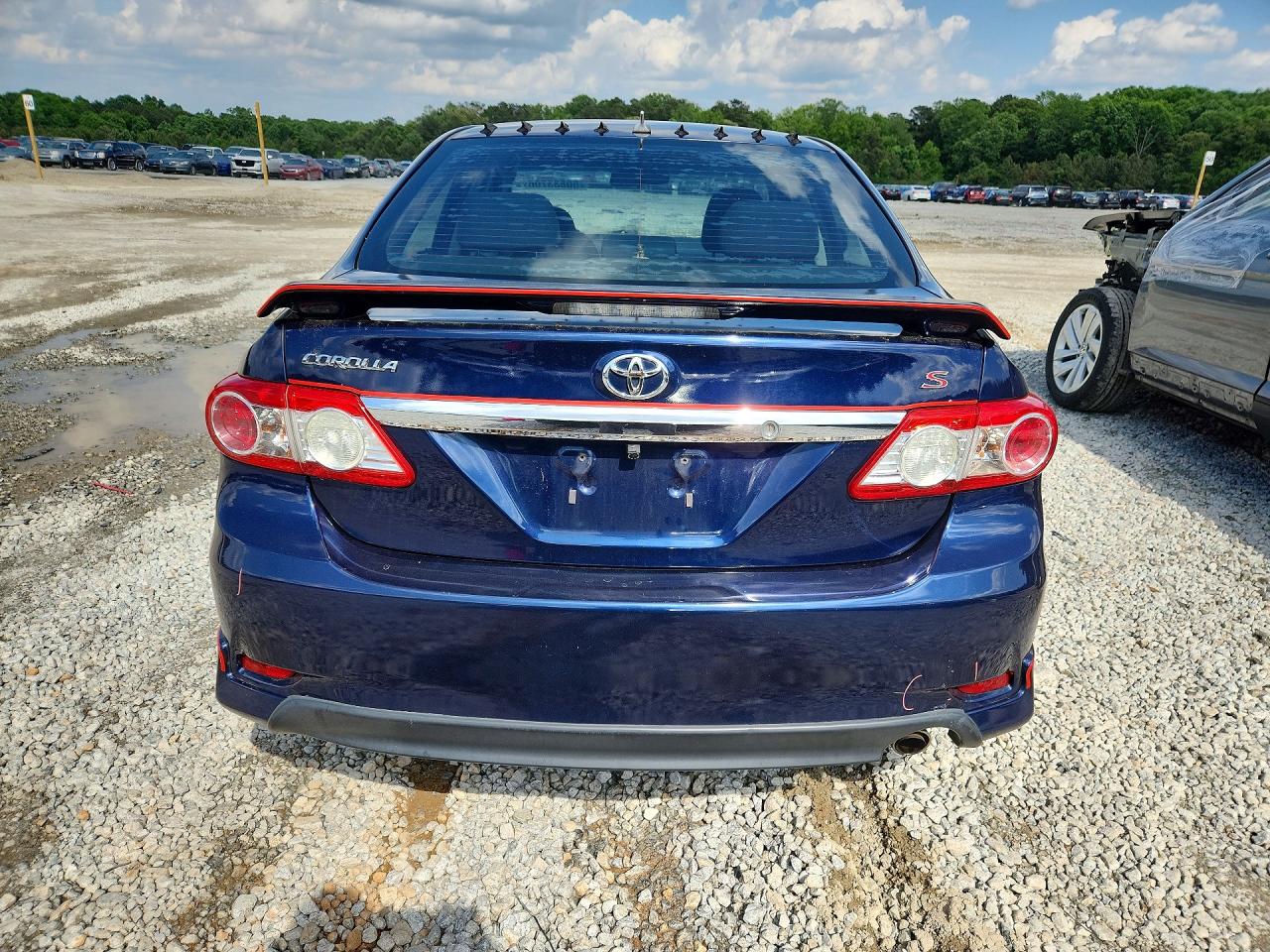 2011 TOYOTA COROLLA S photo 11