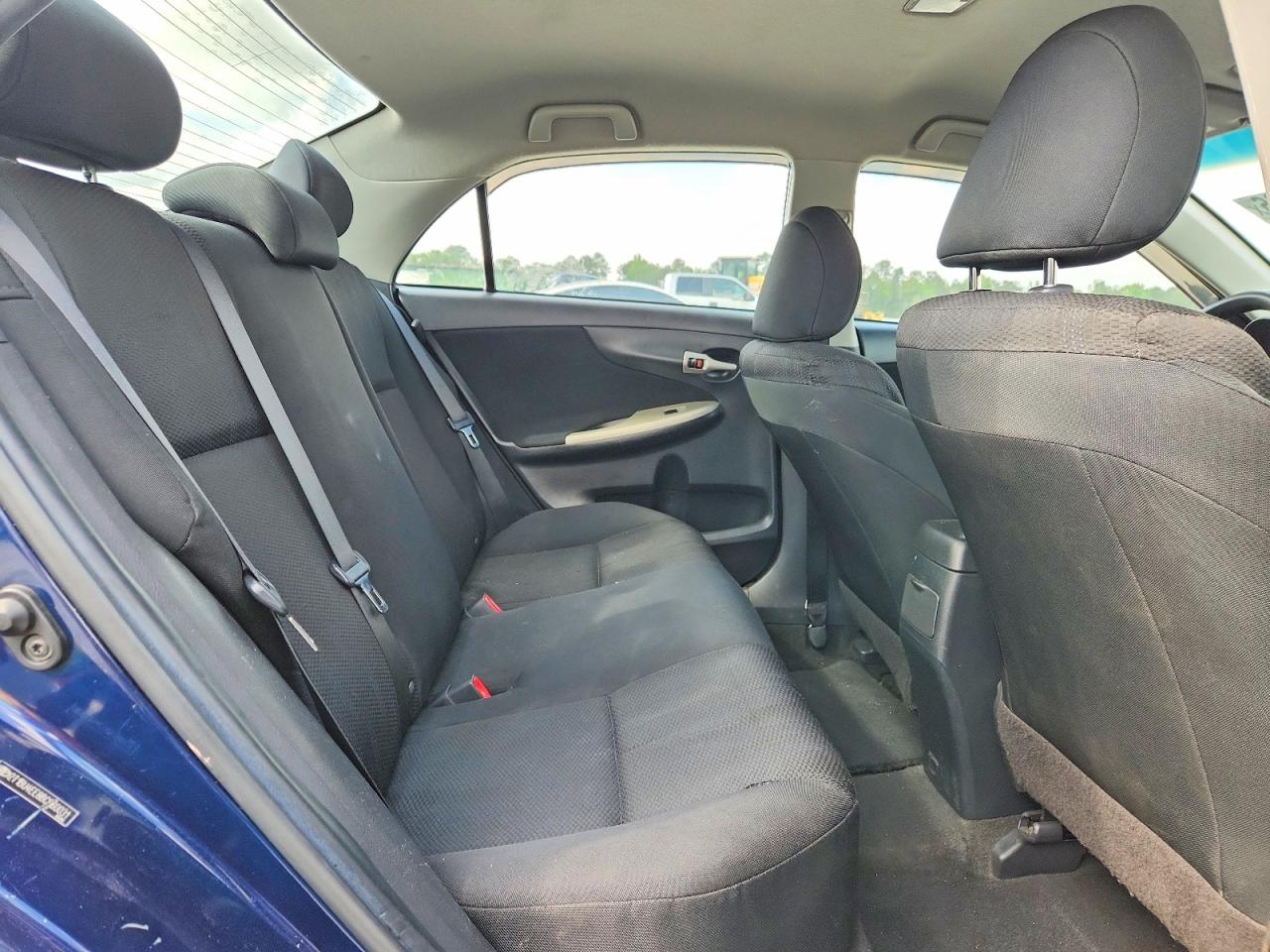 2011 TOYOTA COROLLA S photo 19