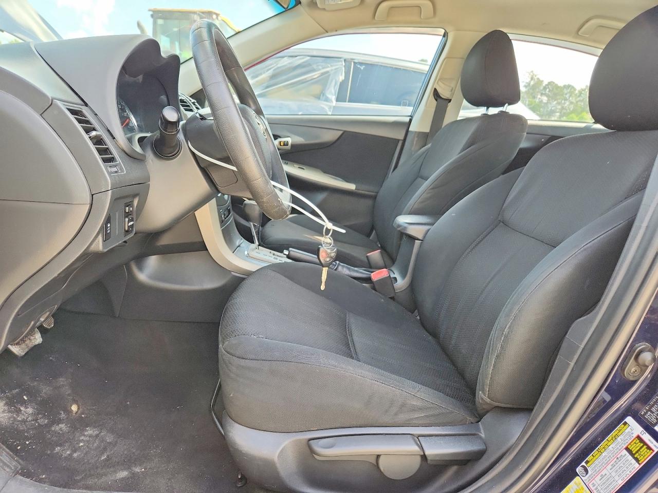 2011 TOYOTA COROLLA S photo 13
