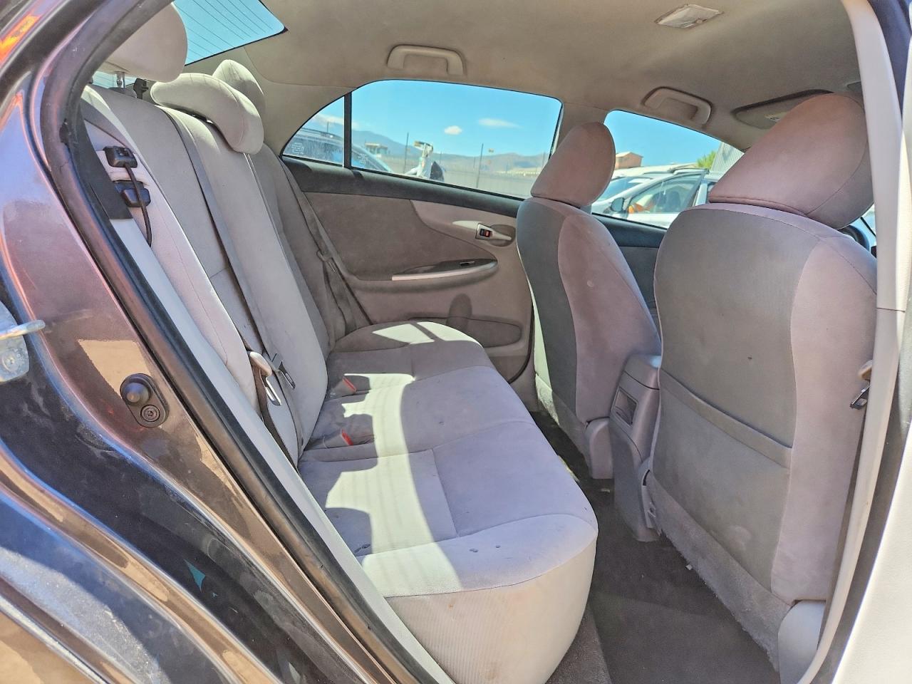2012 TOYOTA COROLLA LE photo 19
