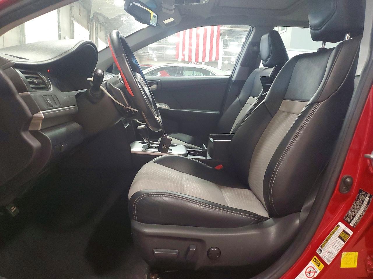2013 TOYOTA CAMRY SE photo 19