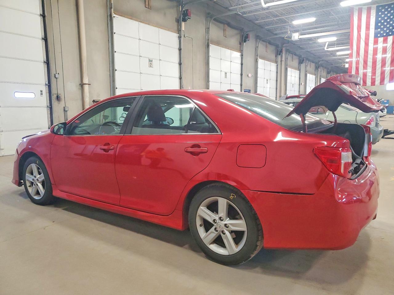 2013 TOYOTA CAMRY SE photo 4