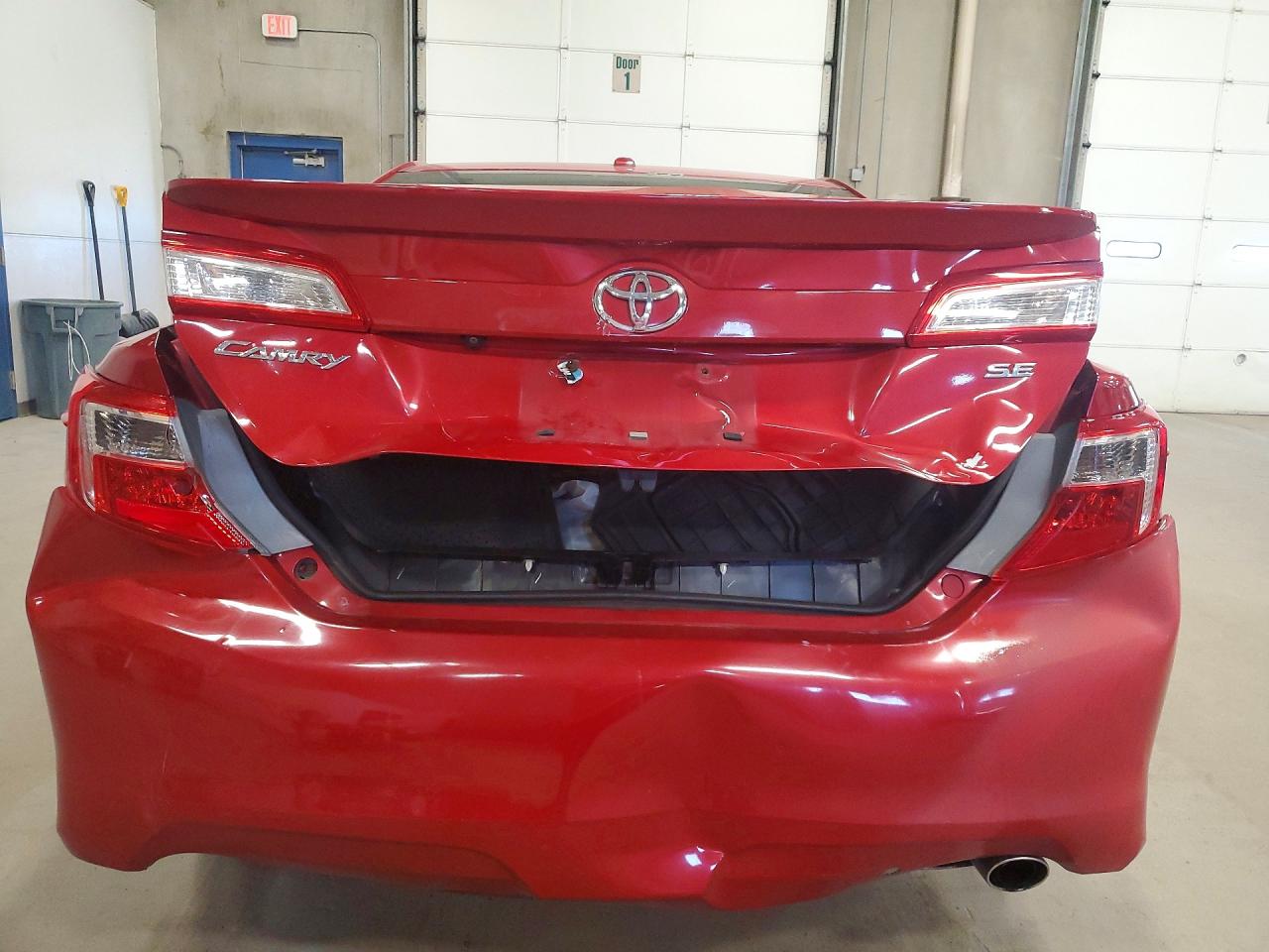 2013 TOYOTA CAMRY SE photo 16
