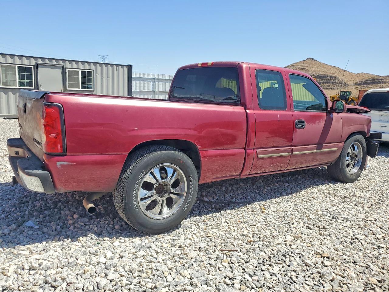 2004 CHEVROLET SILVERADO C1500 photo 5
