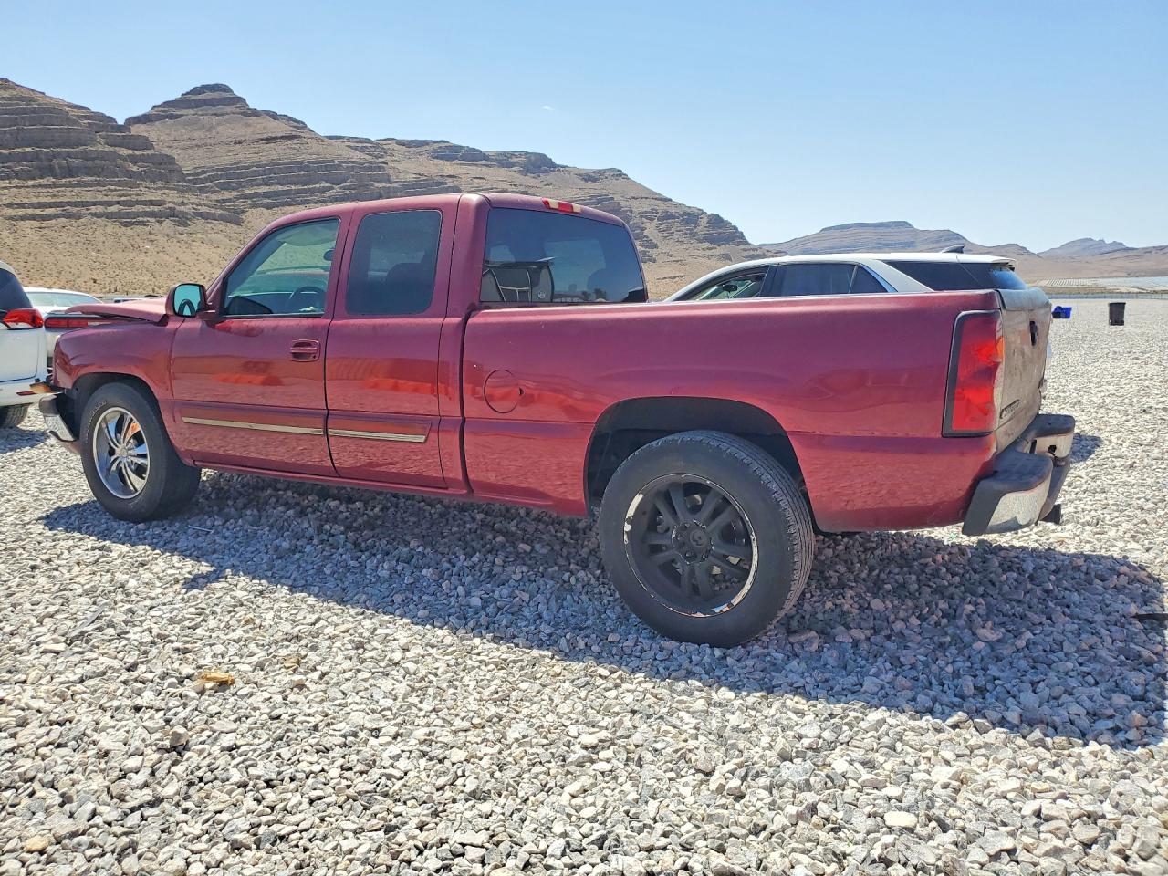 2004 CHEVROLET SILVERADO C1500 photo 3