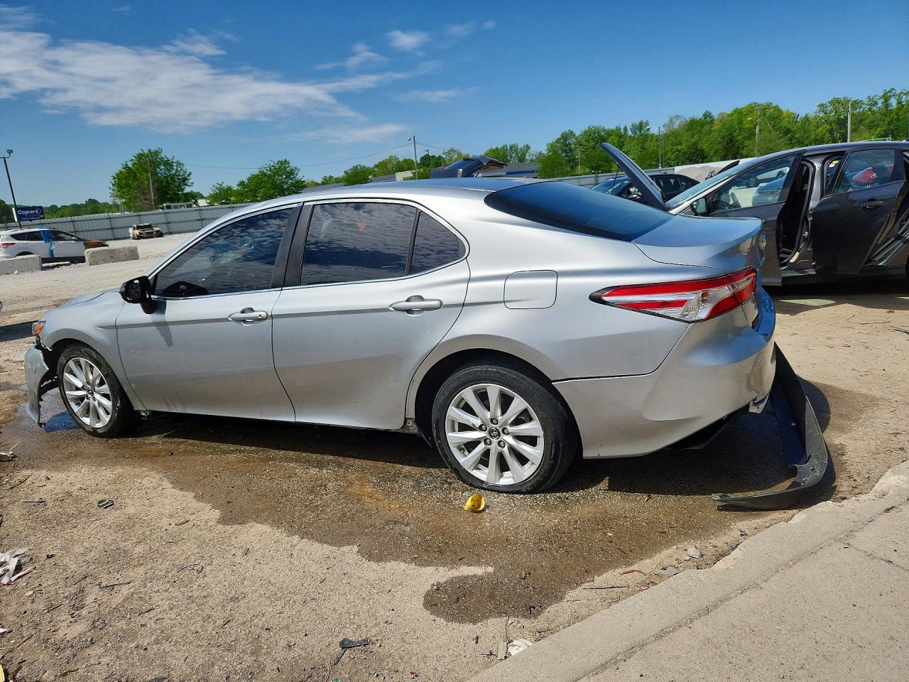 2018 TOYOTA CAMRY LE photo 4