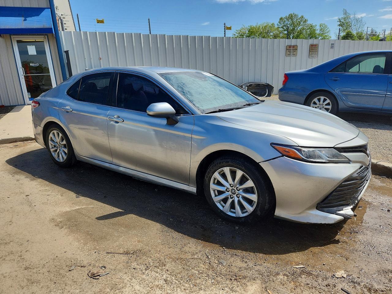 2018 TOYOTA CAMRY LE photo 10