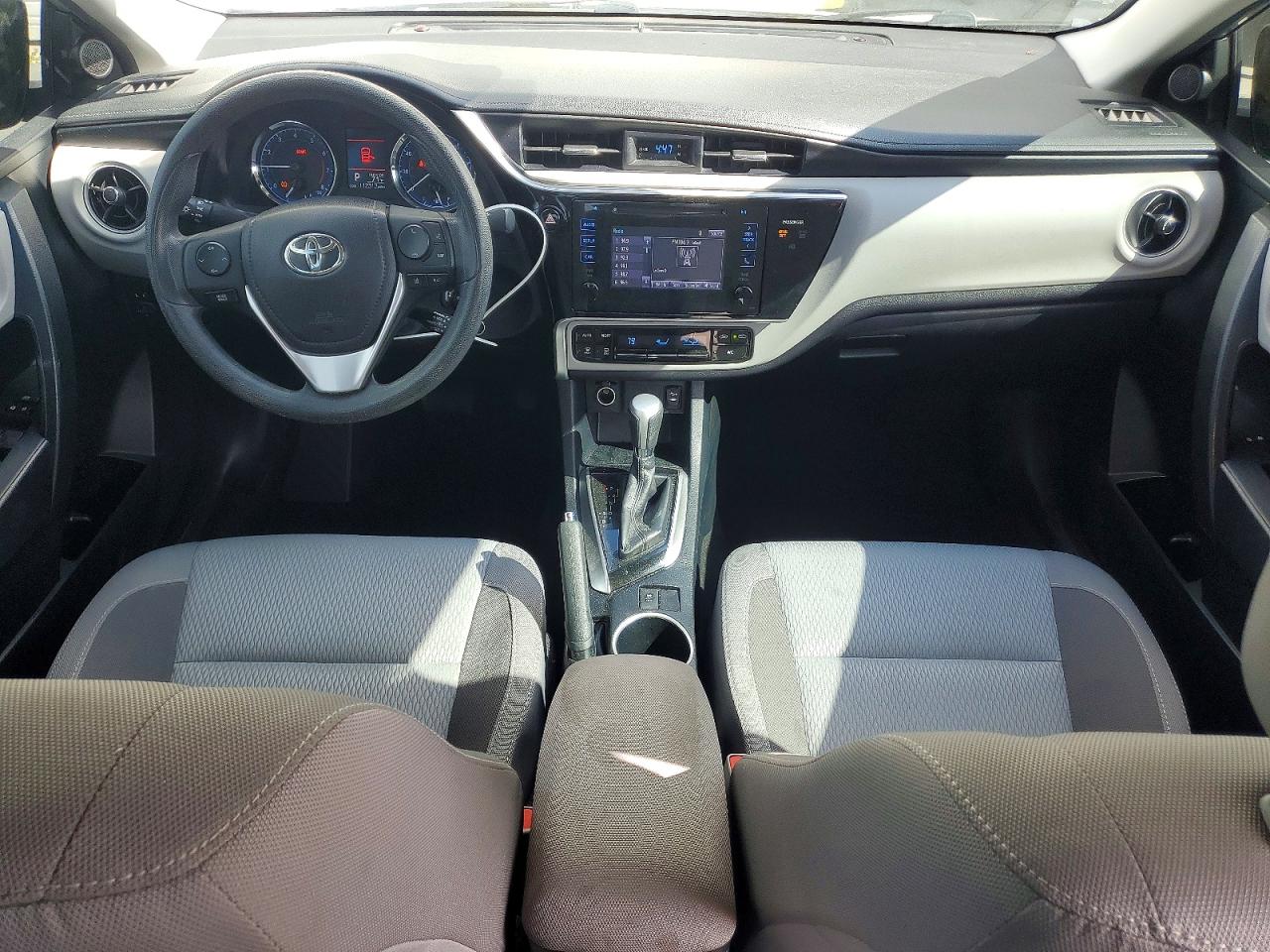 2017 TOYOTA COROLLA LE photo 8