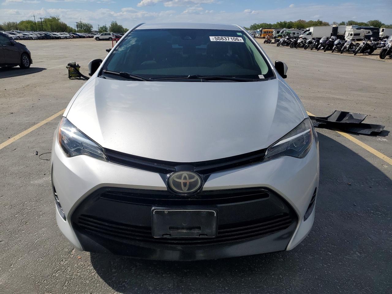 2017 TOYOTA COROLLA LE photo 5