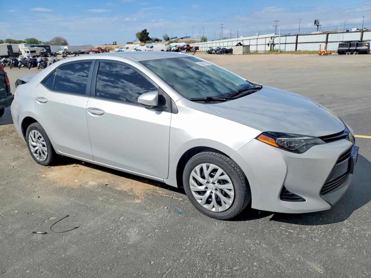 2017 TOYOTA COROLLA LE photo 4
