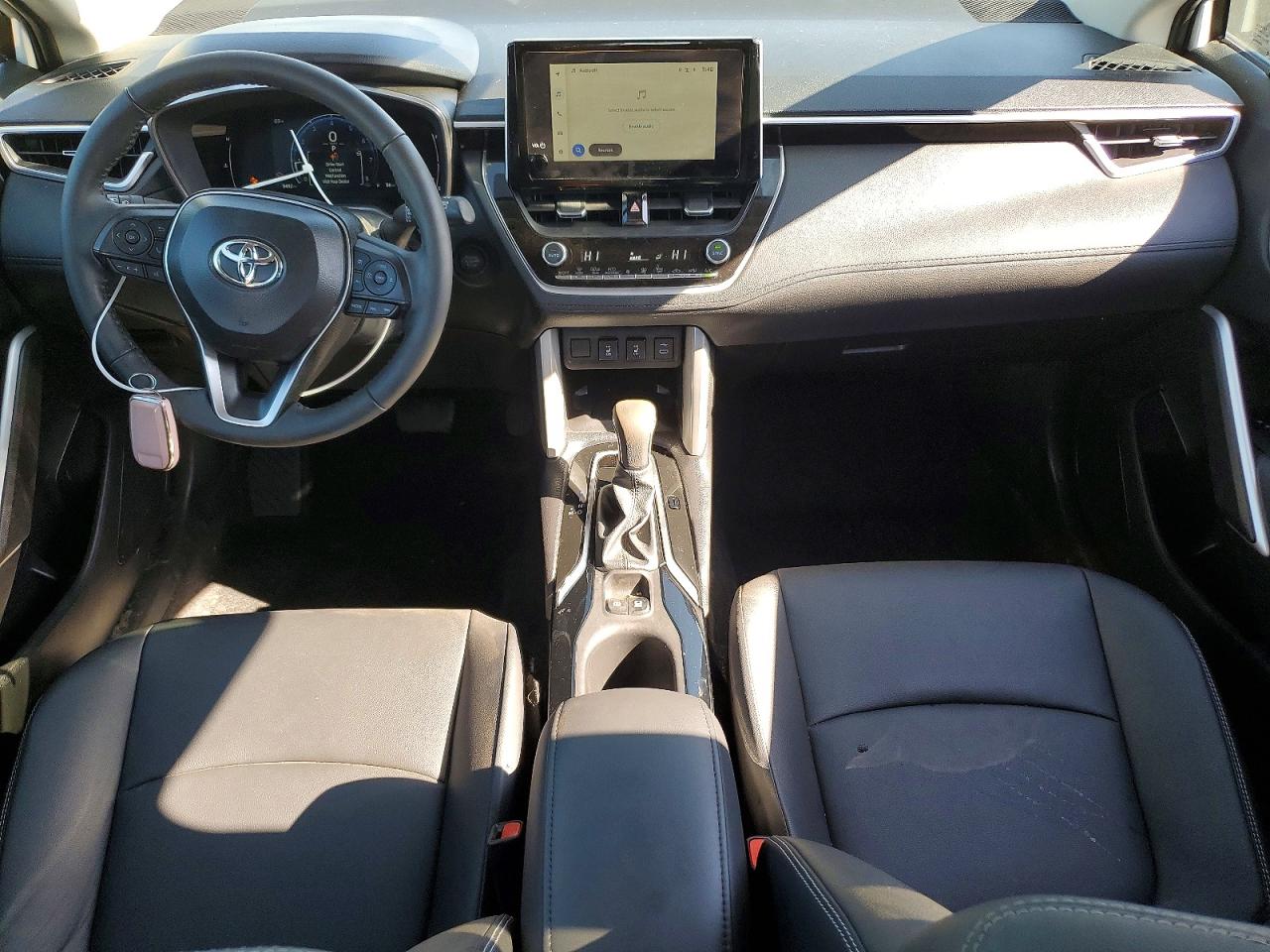2025 TOYOTA COROLLA CROSS XLE photo 15