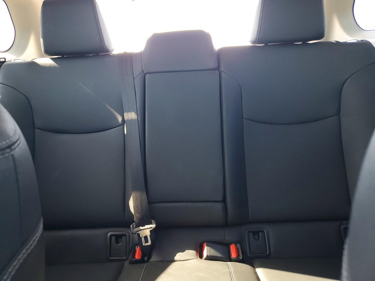 2025 TOYOTA COROLLA CROSS XLE photo 19