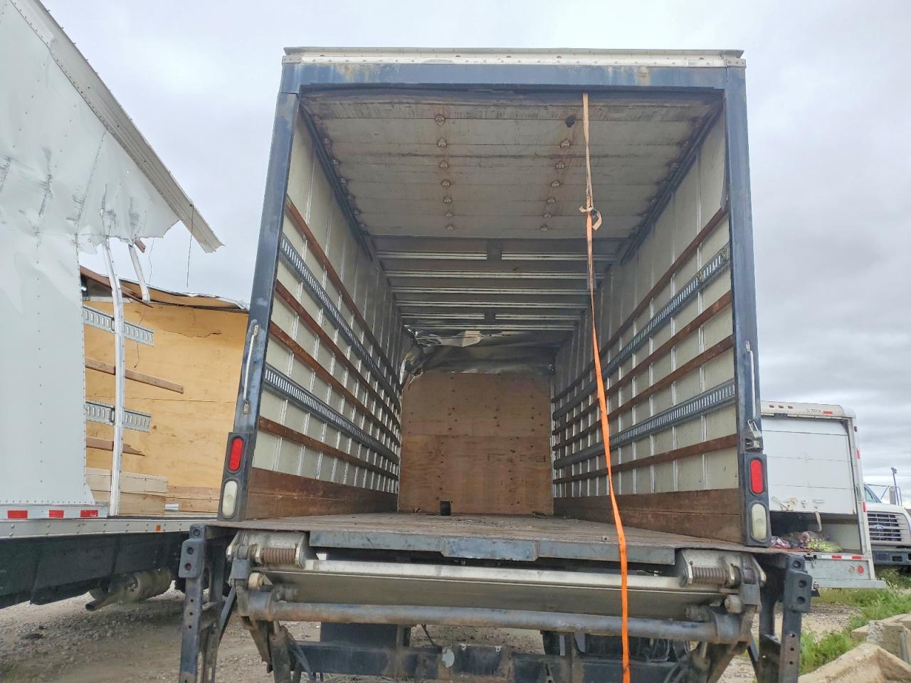 1984 INTERNATIONAL MA025 BOX TRUCK photo 11